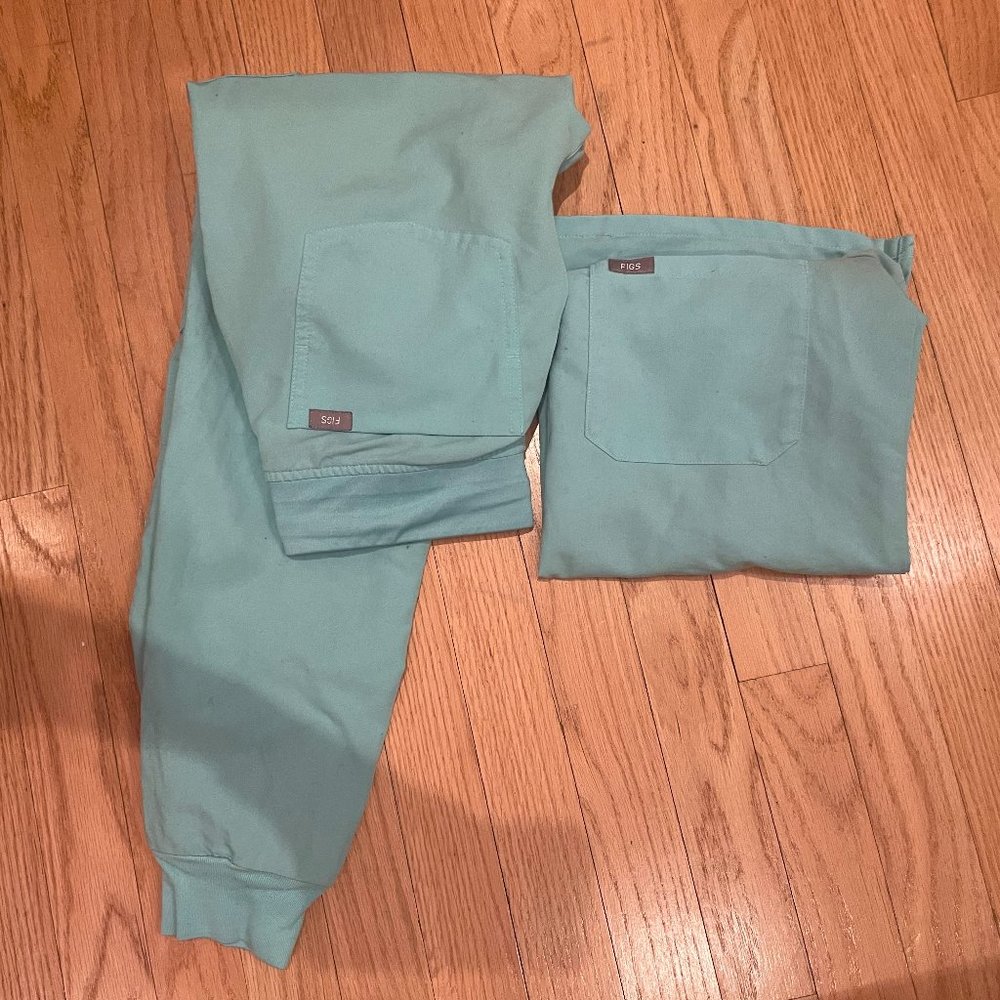 FIGS Scrubs Sea Foam XXS/XXSP Set